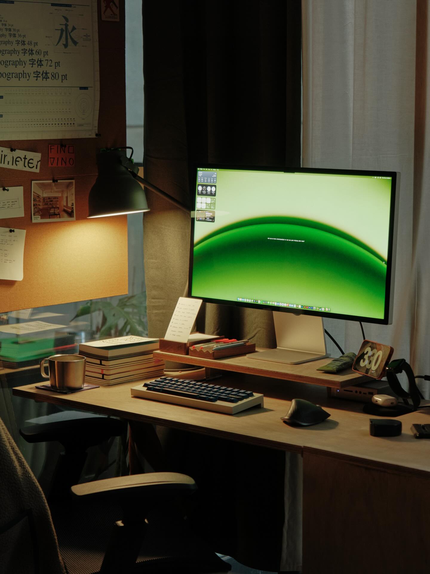 The most primo of primo desk setups. Courtesy of Avi Kunjamboo.
